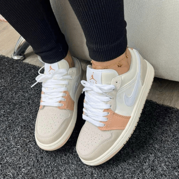 NIKE JORDAN 1 DAMA